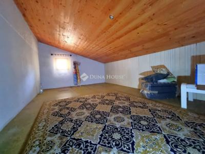 Eladó családi ház Kunpeszér