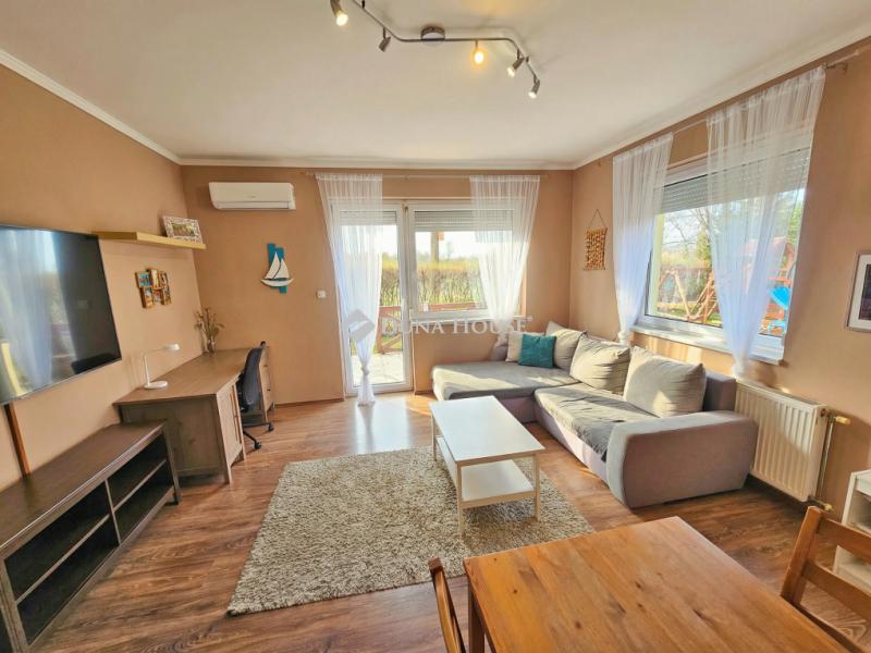 Eladó lakás Üllő