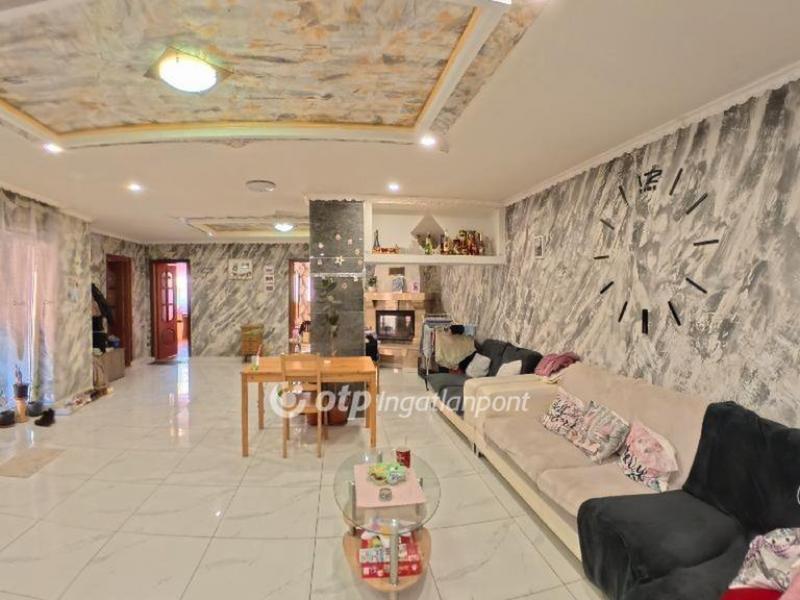 Eladó családi ház Szomolya