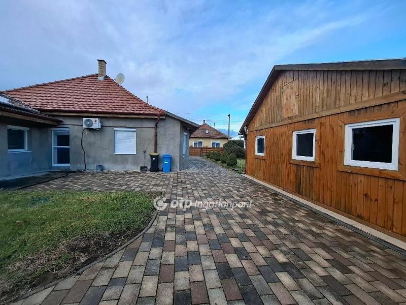 Eladó családi ház Biharkeresztes