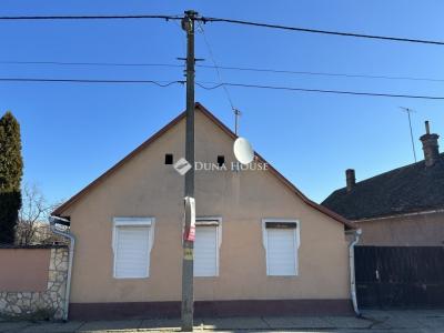 Eladó családi ház Decs
