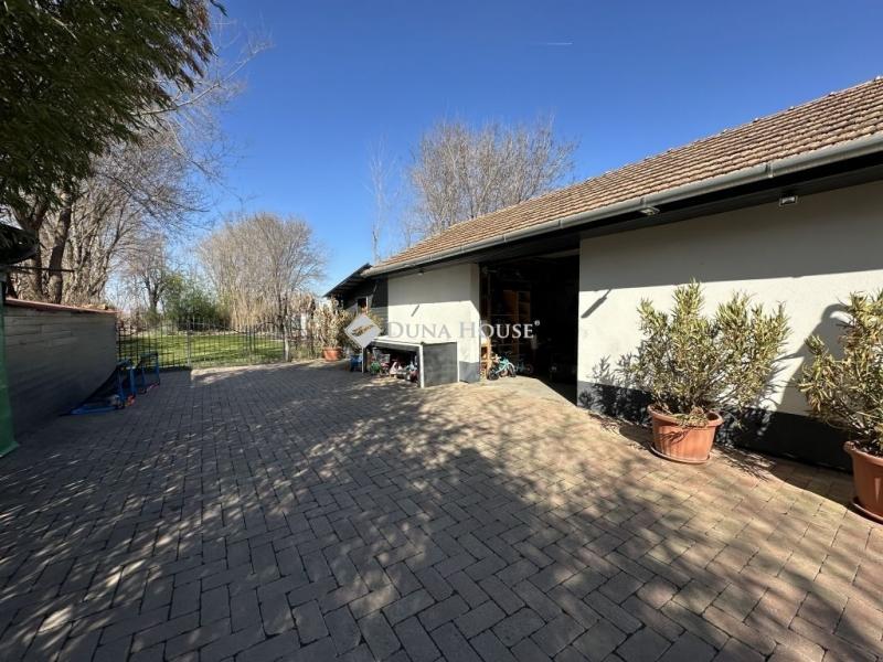 Eladó családi ház Sáregres