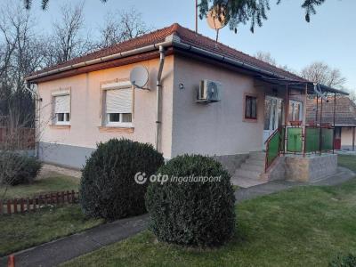 Eladó nyaraló Jászberény