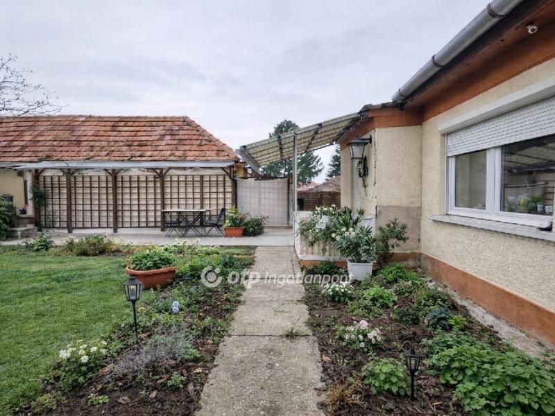 Eladó családi ház Ceglédbercel