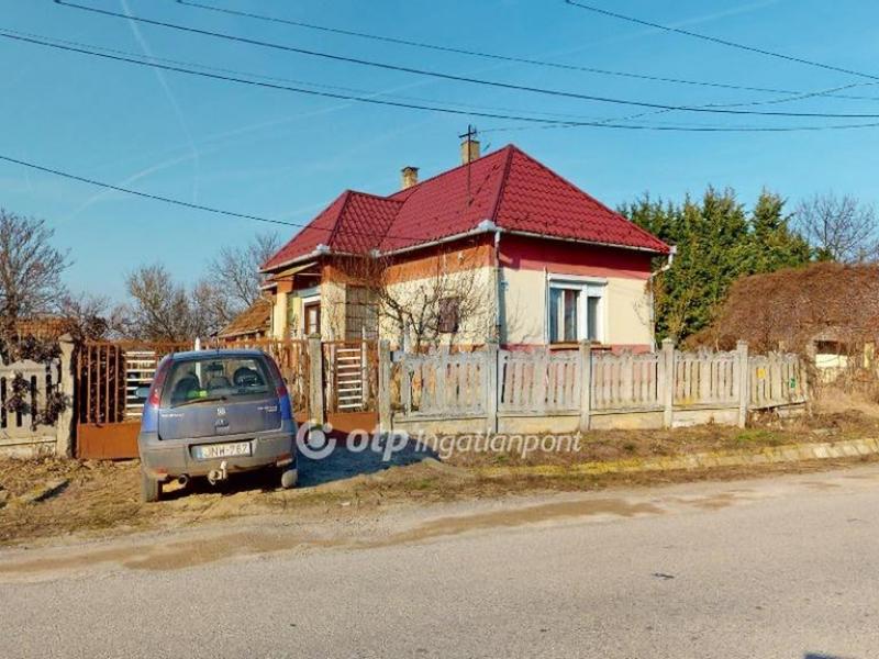 Eladó családi ház Nyírkarász