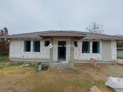 Eladó családi ház Csévharaszt