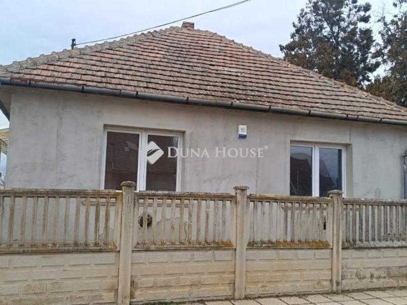 Eladó családi ház Tápiószecső