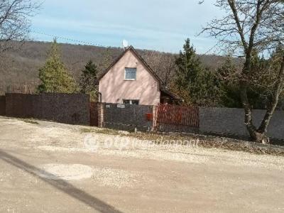 Eladó családi ház Érd