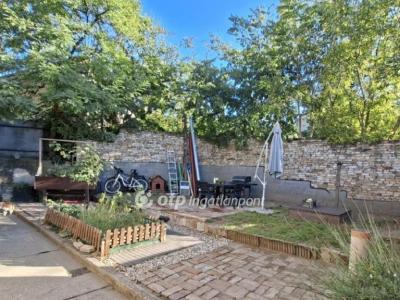 Eladó családi ház Budapest