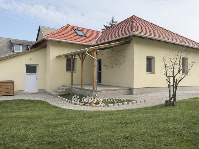 Eladó családi ház Martonvásár