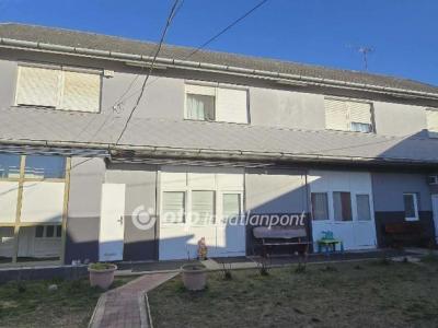 Eladó családi ház Mikepércs