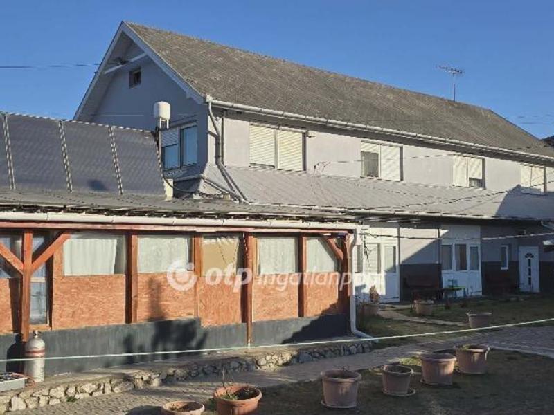 Eladó családi ház Mikepércs