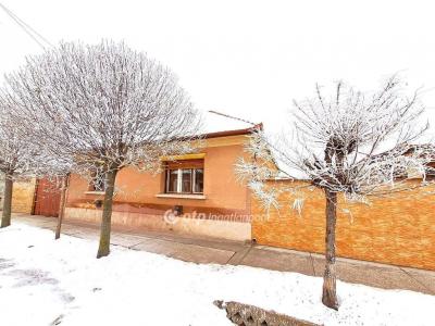 Eladó családi ház Abony