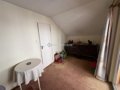 Eladó családi ház Úri