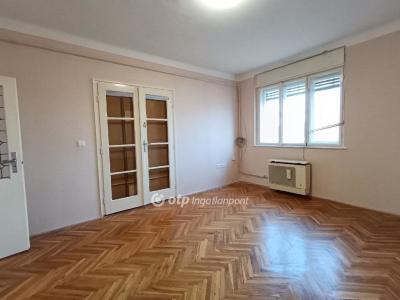 Eladó lakás Csongrád
