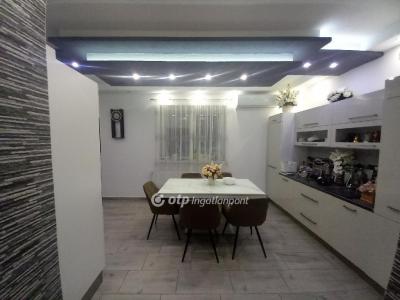 Eladó családi ház Téglás