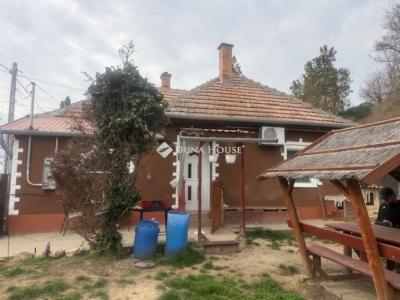 Eladó családi ház Úri