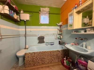 Eladó családi ház Úri