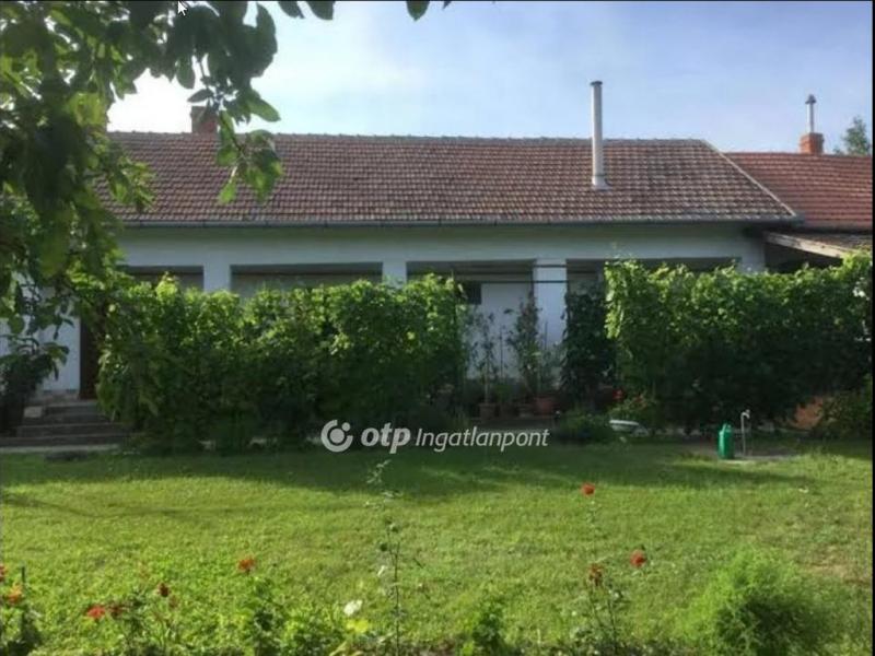 Eladó családi ház Tiszaderzs