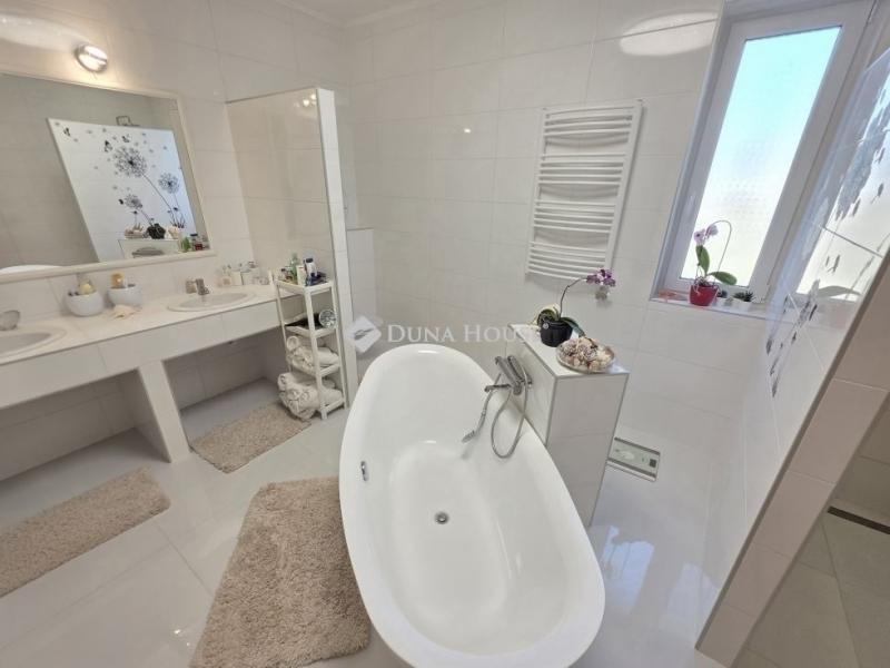 Eladó családi ház Nagytarcsa