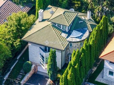 Eladó családi ház Budapest