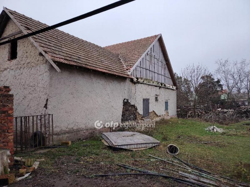 Eladó tanya Derekegyház