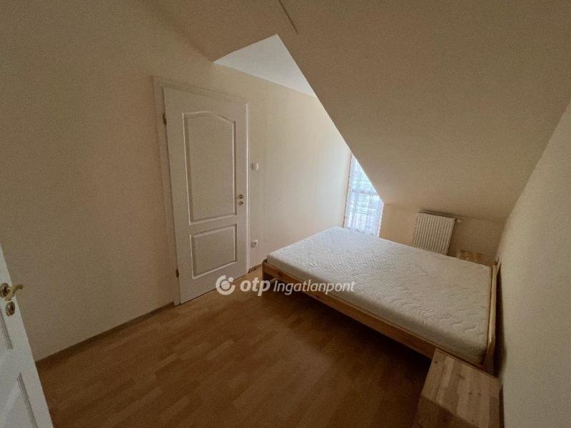 Eladó lakás Cserkeszőlő