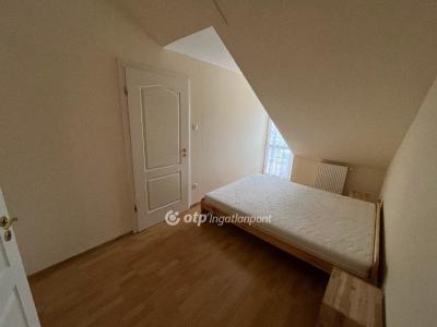Eladó lakás Cserkeszőlő