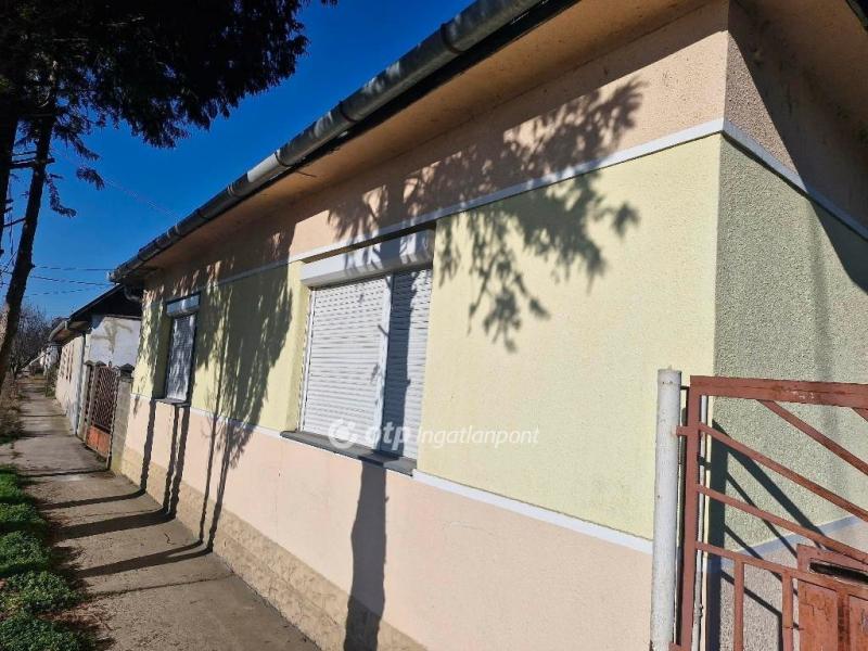 Eladó családi ház Tengelic