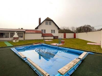 Eladó családi ház Halászi