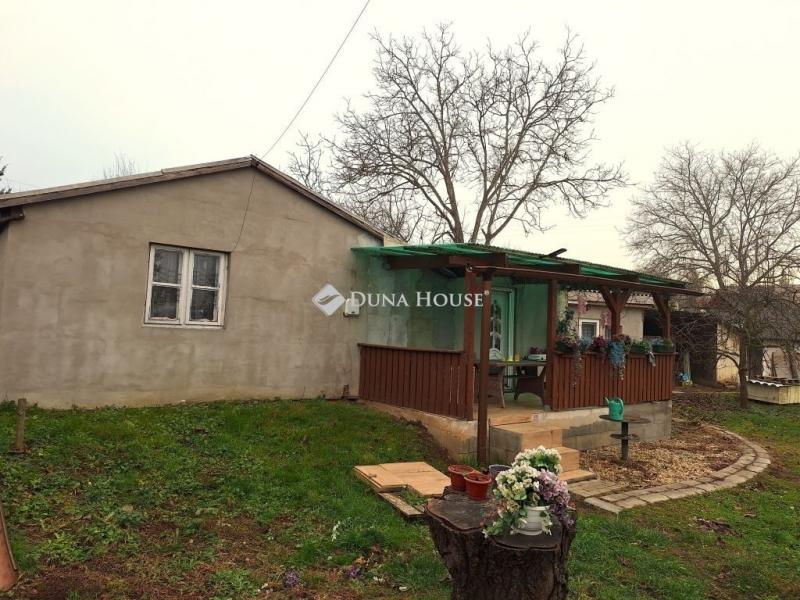 Eladó családi ház Tatabánya