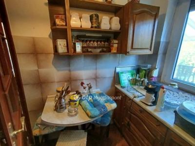 Eladó családi ház Komló