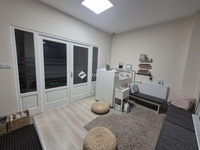 Eladó utcai bejáratú üzlethelység Debrecen