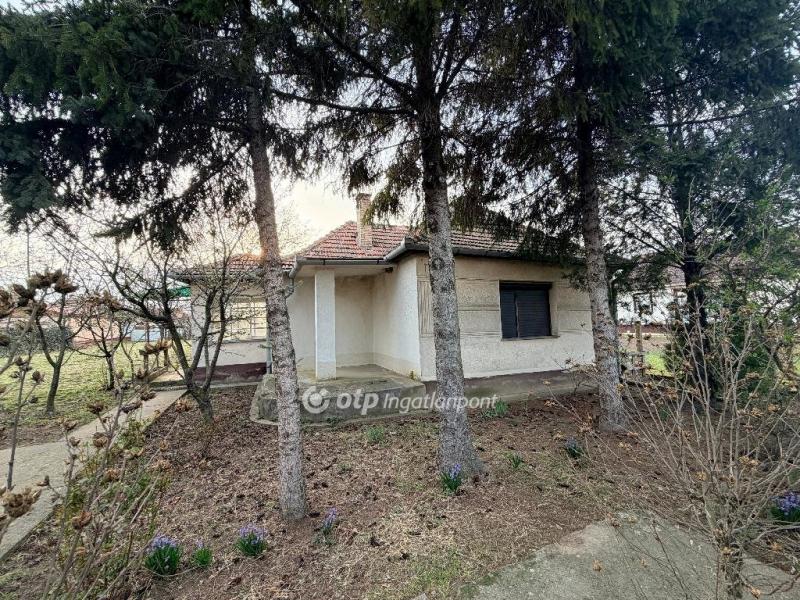 Eladó családi ház Szentpéterszeg