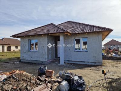 Eladó családi ház Monor