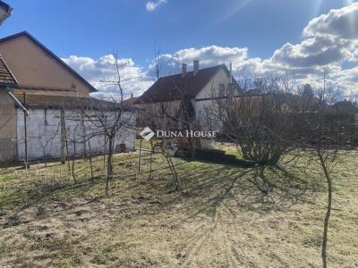 Eladó családi ház Monor