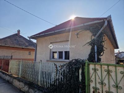 Eladó családi ház Monor