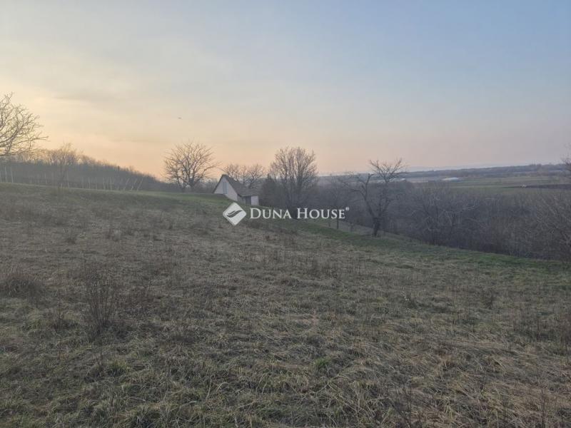 Eladó külterületi telek Siófok