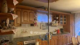 Eladó családi ház Abony