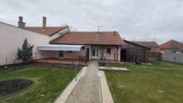 Eladó ház Csongrád