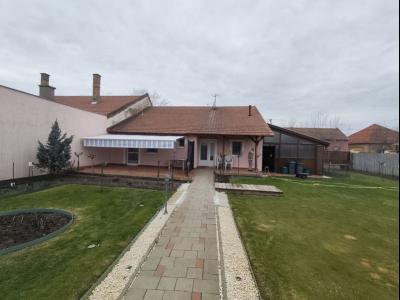 Eladó ház Csongrád