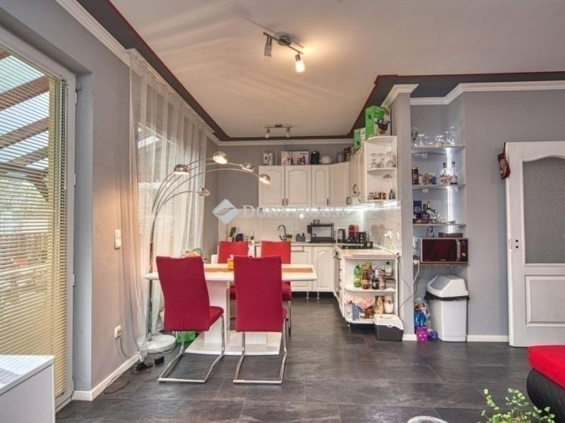 Eladó lakás Üllő