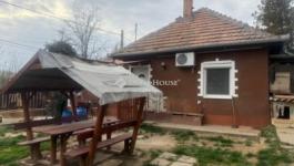 Eladó családi ház Úri