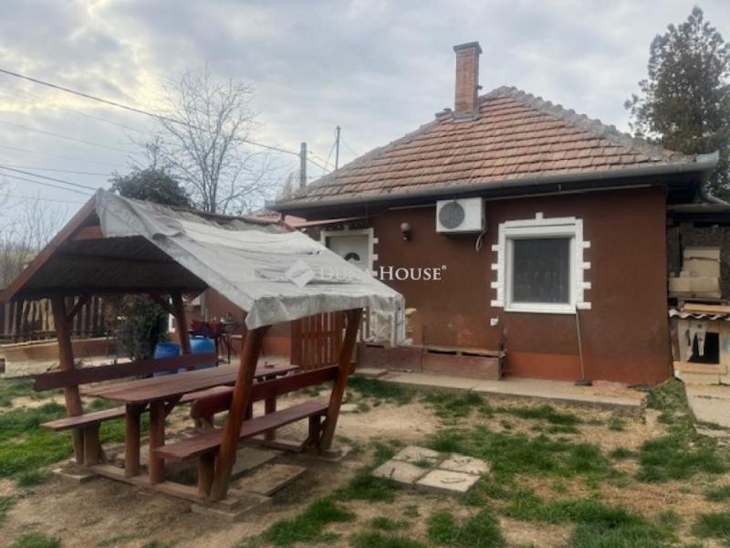 Eladó családi ház Úri