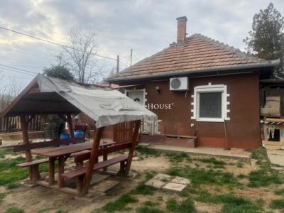 Eladó családi ház Úri