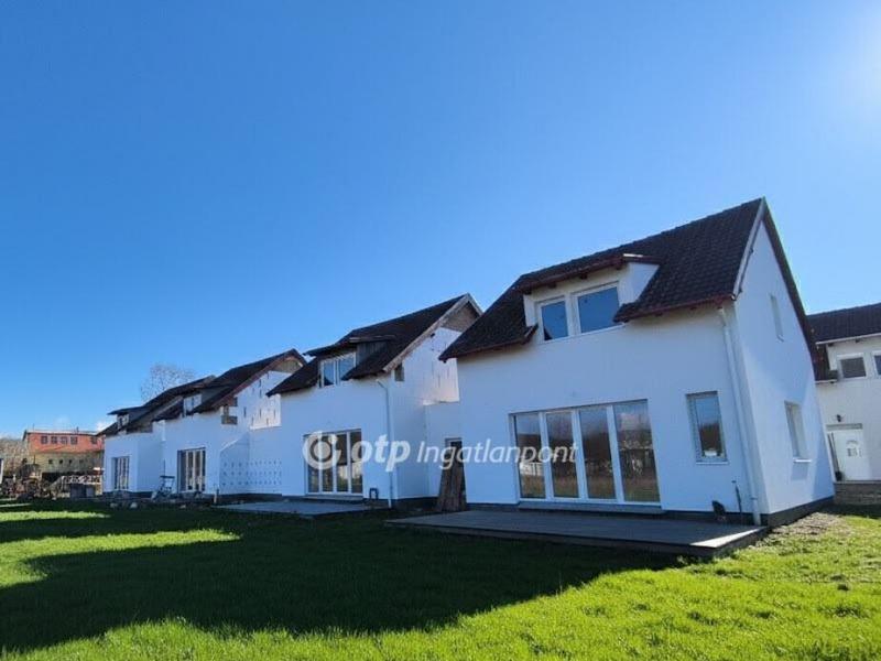 Eladó sorház Kajászó