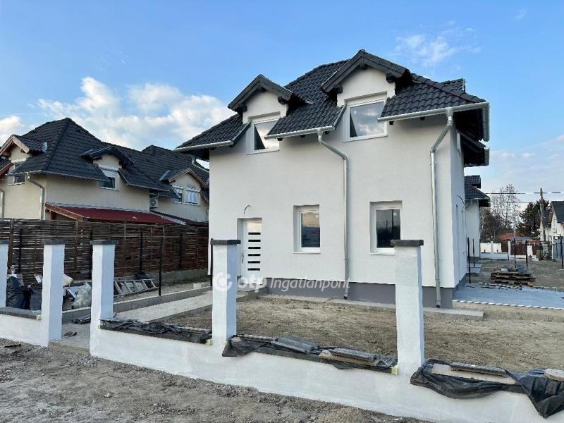 Eladó lakás Tököl