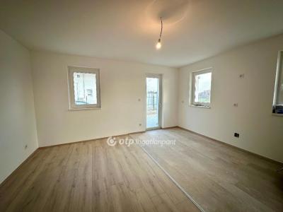 Eladó lakás Tököl