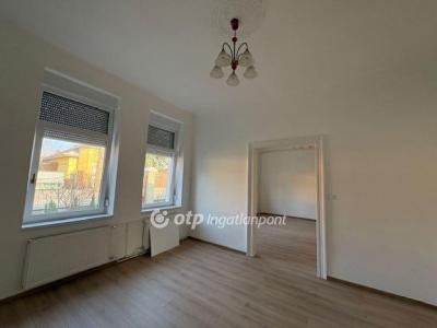 Eladó családi ház Budapest