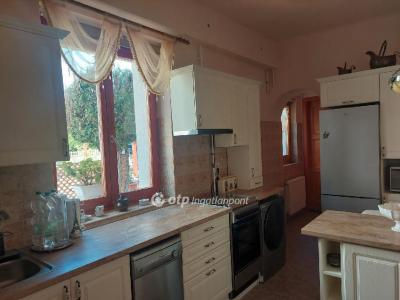 Eladó családi ház Budapest